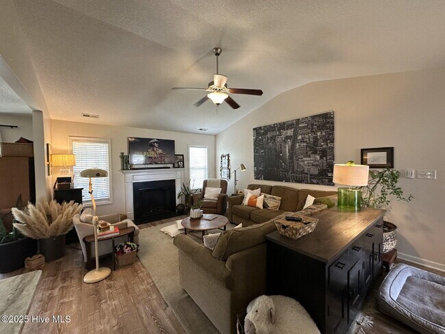 Building Photo - 312 S Brandon Way