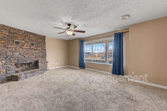 Building Photo - 910 S 28th St