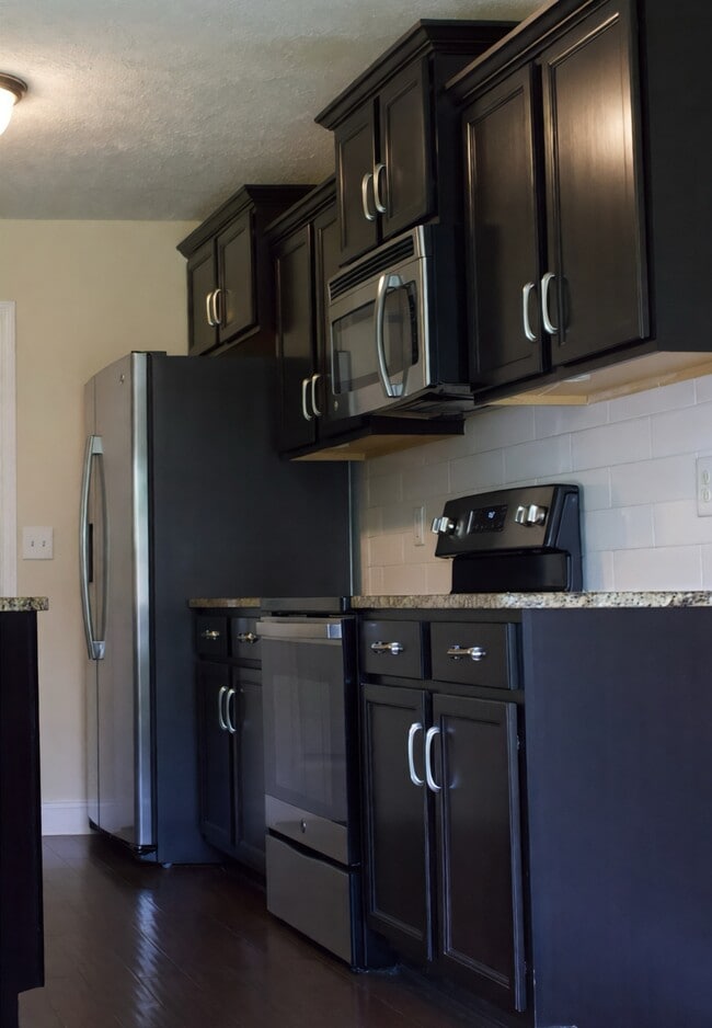 Building Photo - 1275 Eagle's View Dr