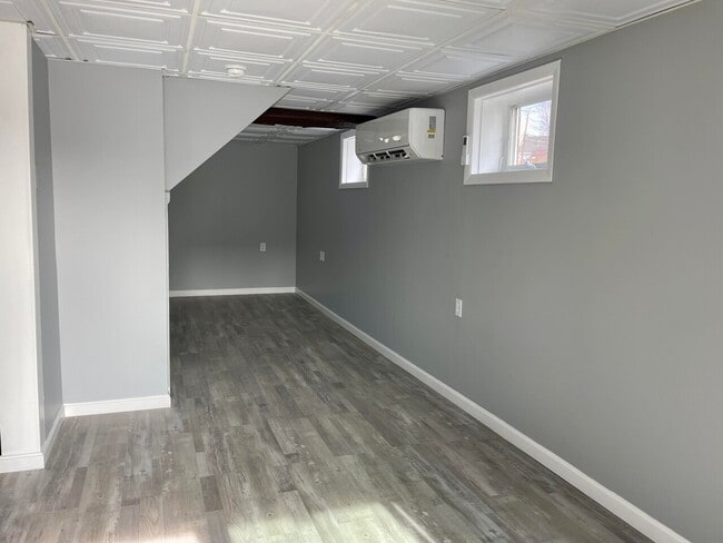 Building Photo - 210 N Main