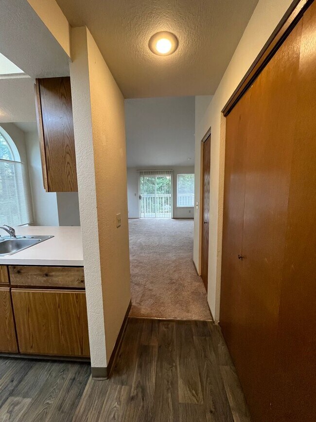 Foto del edificio - Great Two Bedroom in Roosevelt Neighborhood