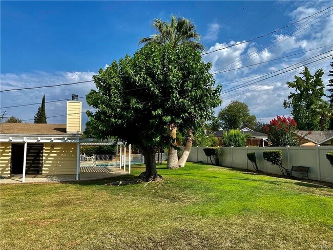 Building Photo - 400 Eucalyptus Dr