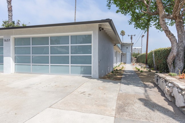 Building Photo - 1637 E Palm Ave