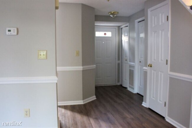 Building Photo - 2 br, 2.5 bath Townhome - 235 Water Oak Dr.