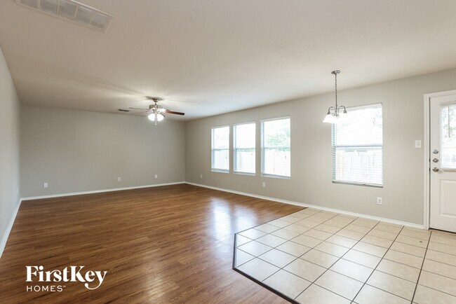 Foto del edificio - 7807 Liberty Horse