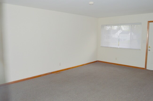 Living Room - 4405 Farnham Ave