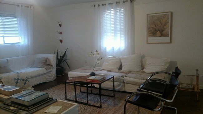Living room - 1615 S Higgins Ave