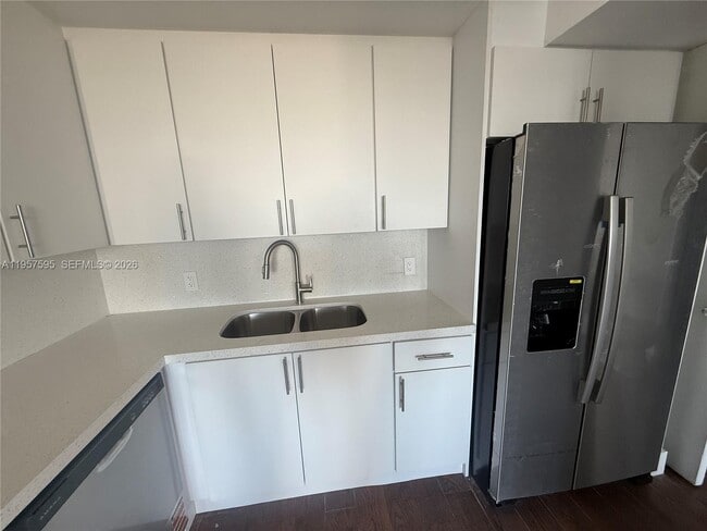 Building Photo - 2025 NE 164th St