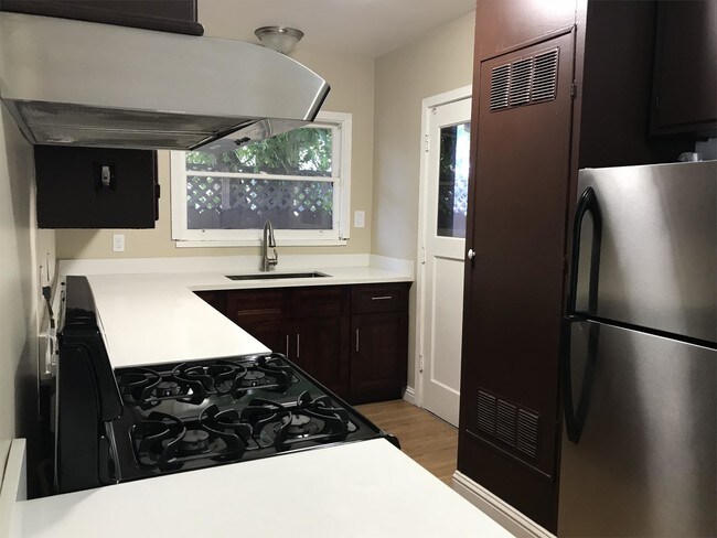 Foto del edificio - 148 Roosevelt Ave