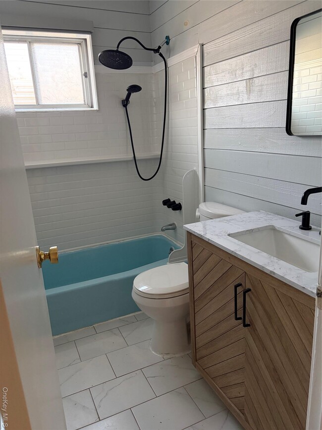 Foto del edificio - 810 Blooming Grove Turnpike