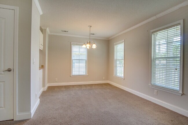 Foto del edificio - Don’t Miss This West Pensacola Rental — Open Floor Plan, Large Primary Suite, Outdoor Deck & Minu...