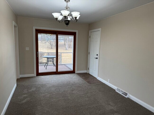 Building Photo - 233 Manor Dr