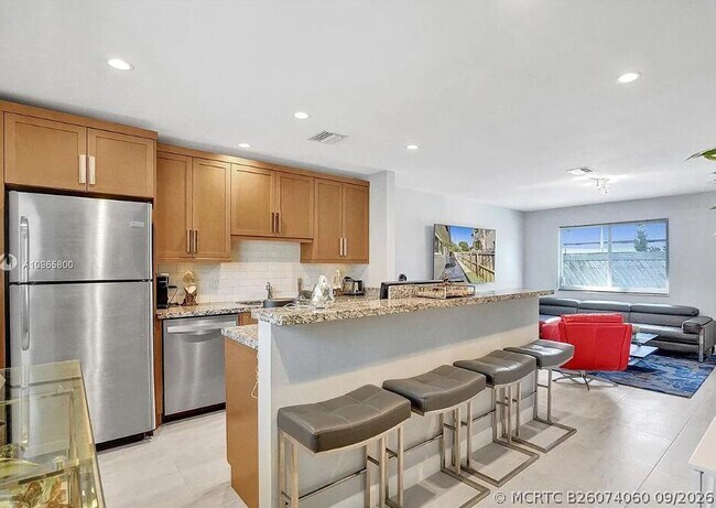 Foto del edificio - 618 NE 20th St