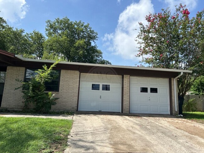 Foto del edificio - 3202 Brookbend Dr