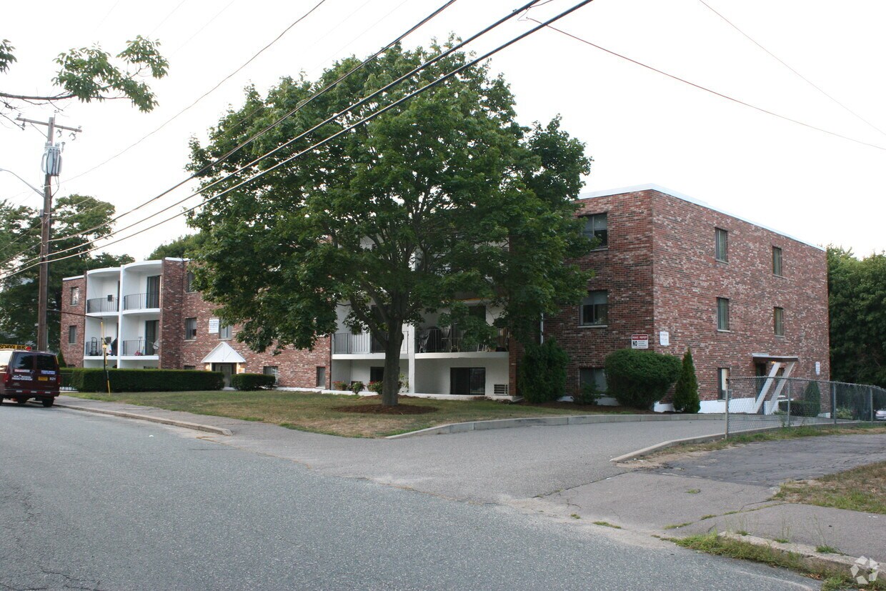 28 Charles St Apartments Apartments in Weymouth, MA