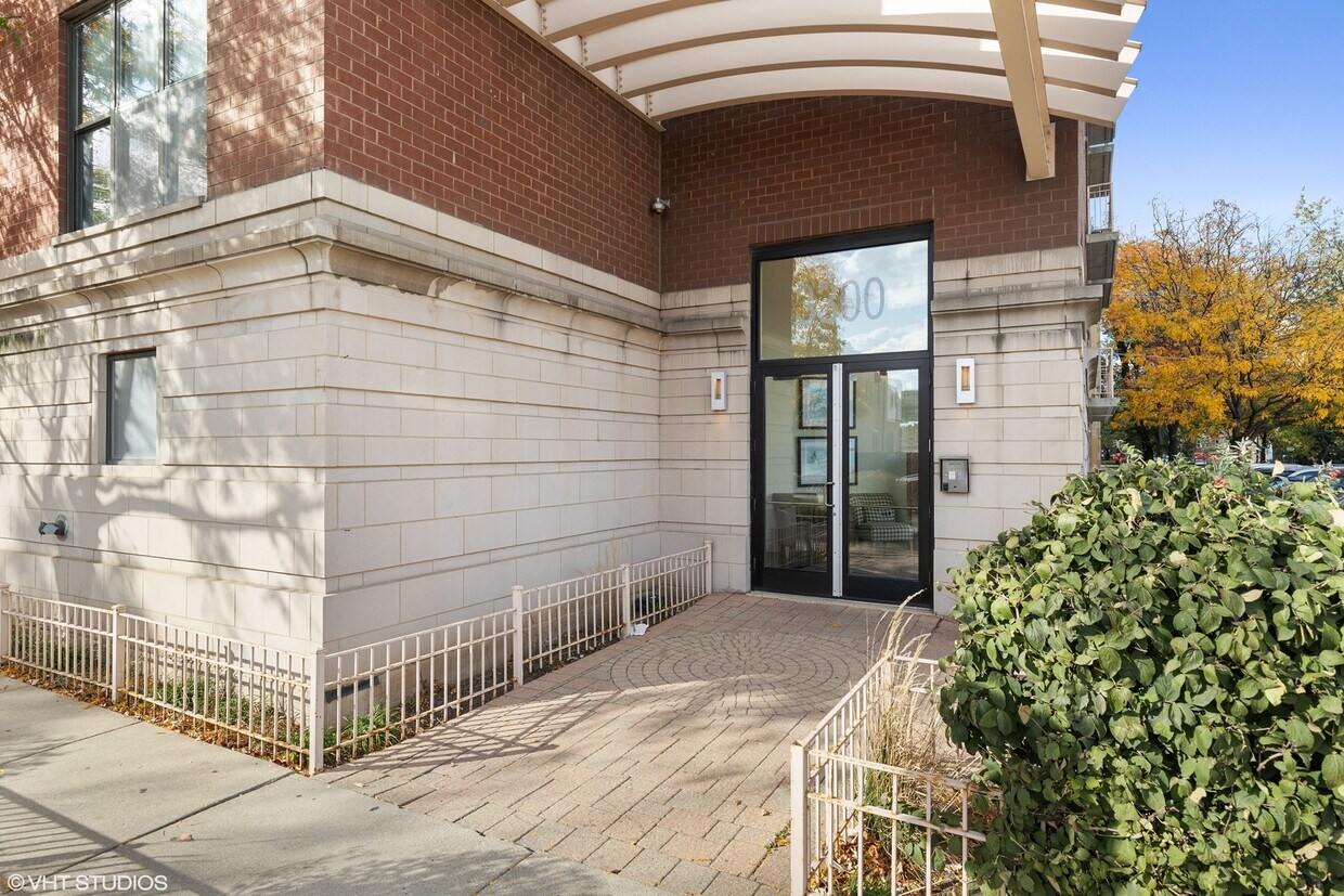 3300 W Irving Park Rd Unit D5, Chicago, IL 60618 Condo for Rent in