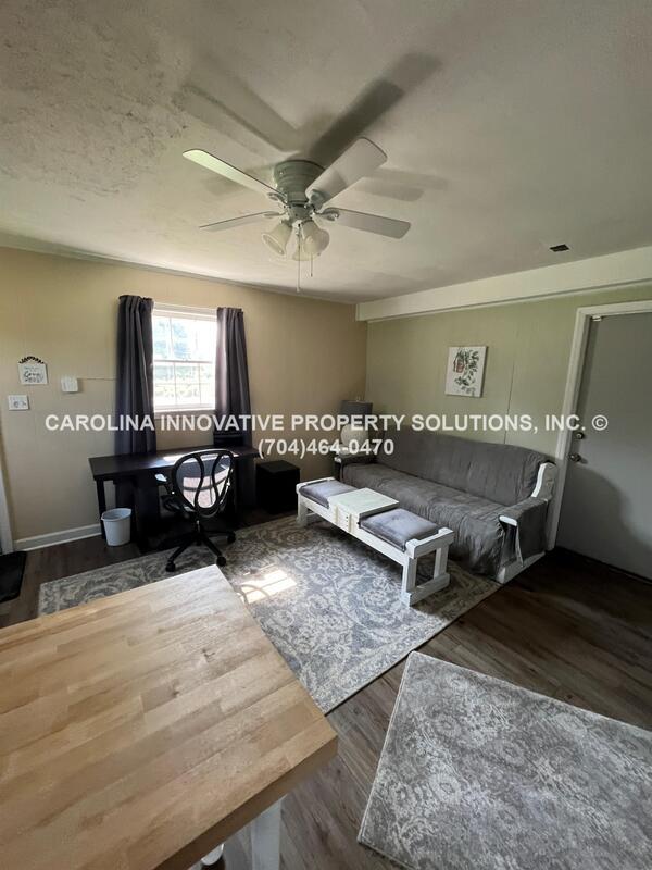 Foto del edificio - 8212 Larkhaven Rd