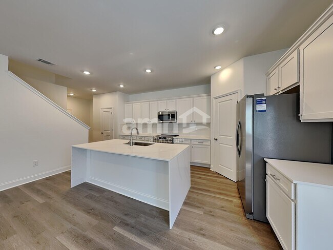 Building Photo - 380 Pointe Dr