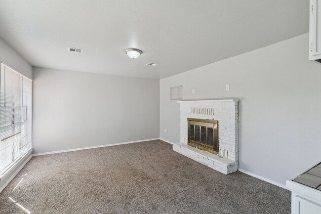 Foto del edificio - 3 bed, 2.5  bath house in Warr Acres