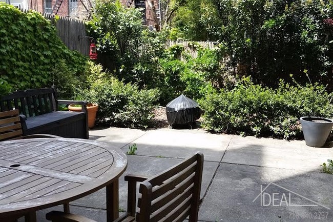 Building Photo - 2 Bedroom Garden Duplex in Clinton Hill