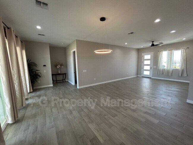 Foto del edificio - 30206 W Portland St