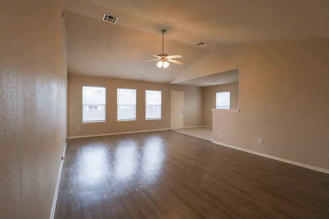 Building Photo - 3 Bed | 2 Bath | Owasso