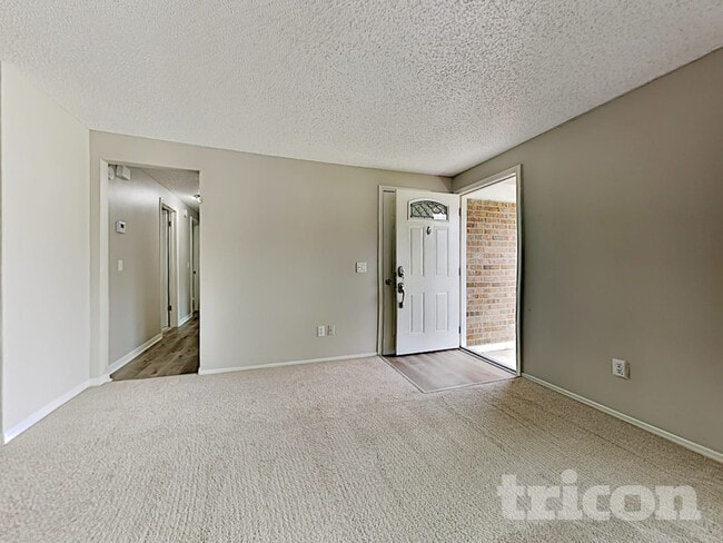 Building Photo - 2659 Pinewood Blvd E