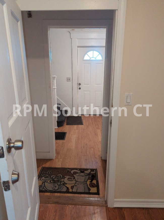 Building Photo - Newly Updated 1-Bedroom Apartment – Freshl...