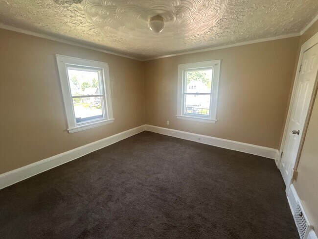 Foto del edificio - 4bd Single Akron Section 8