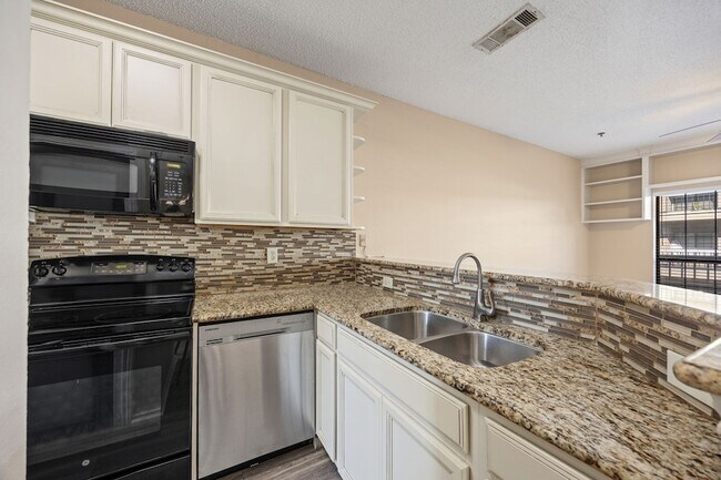 Foto del edificio - 4800 W Lovers Ln