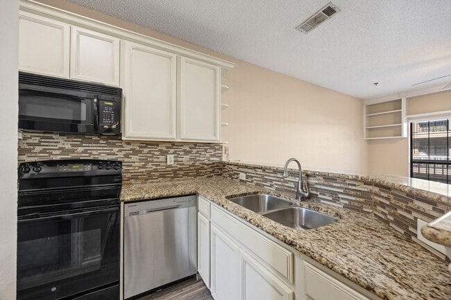 Building Photo - 4800 W Lovers Ln