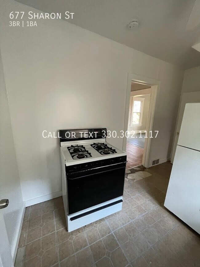 Building Photo - Three bedroom one bathroom home for rent