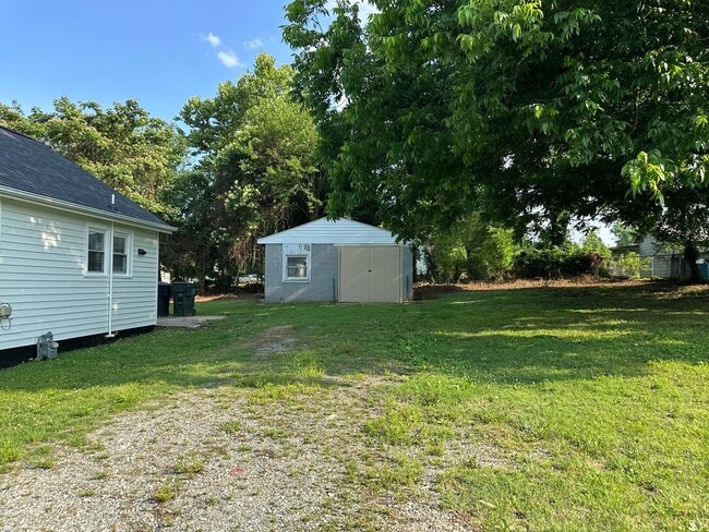 Building Photo - Charming 2-Bedroom Home for Rent in Burlin...