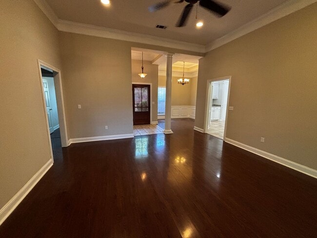 Building Photo - 410 Abbey Woods