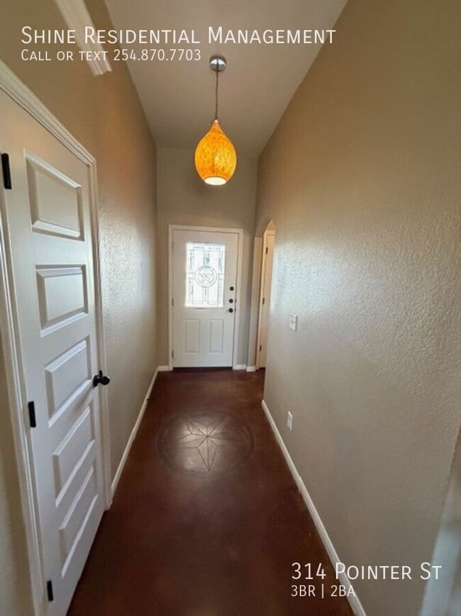 Building Photo - 314 Pointer St