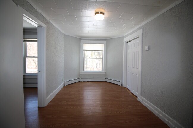 Building Photo - 11 Elm St