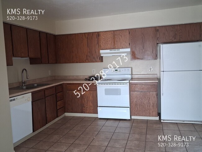 Building Photo - 13501 N Lon Adams Rd