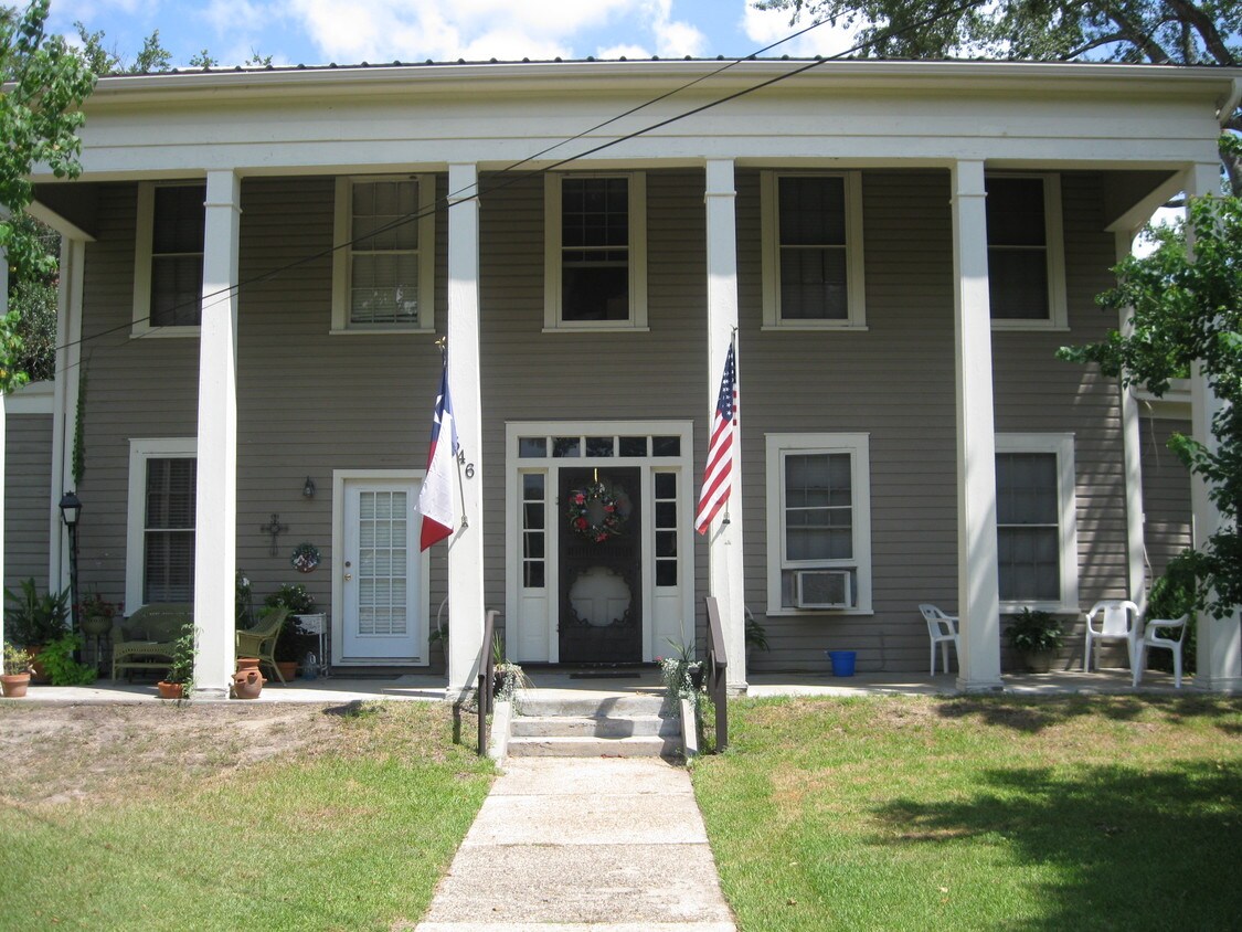 Primary Photo - College Street Apartments