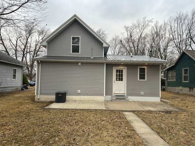 Building Photo - 304 Orchard St