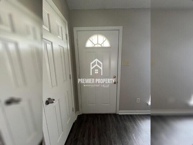Foto del edificio - 1235 Breezy Gate Dr