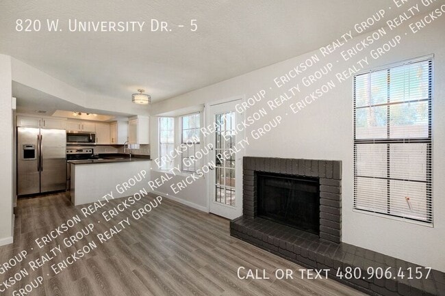 Building Photo - 820 W University Dr
