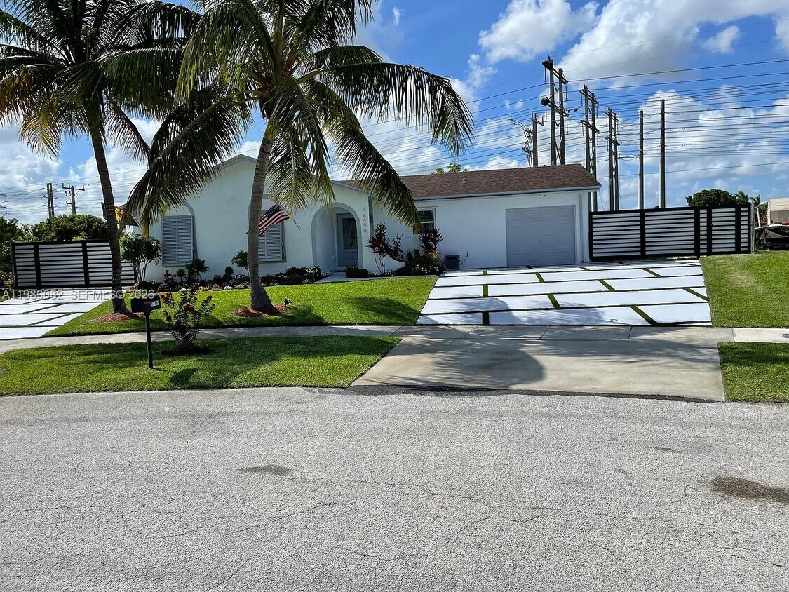 Building Photo - 12455 SW 261st Terrace