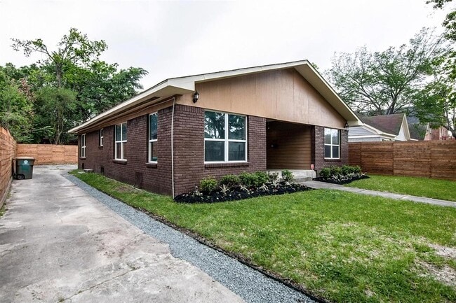 Building Photo - 2614 Isabella St