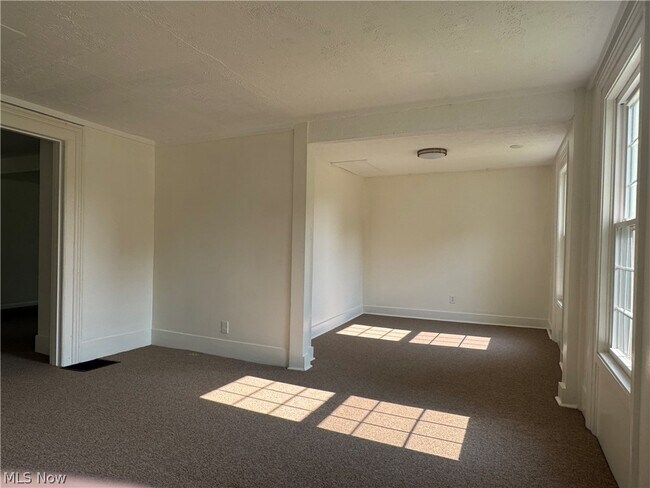 Foto del edificio - 5192 Darrow Rd