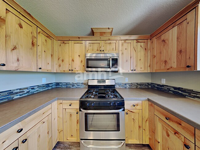 Foto del edificio - 1027 E 16th St