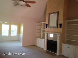 Building Photo - 204 Carriage Hills Cir