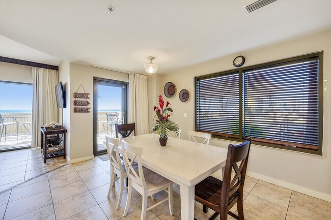 Foto del edificio - 15100 Front Beach Rd