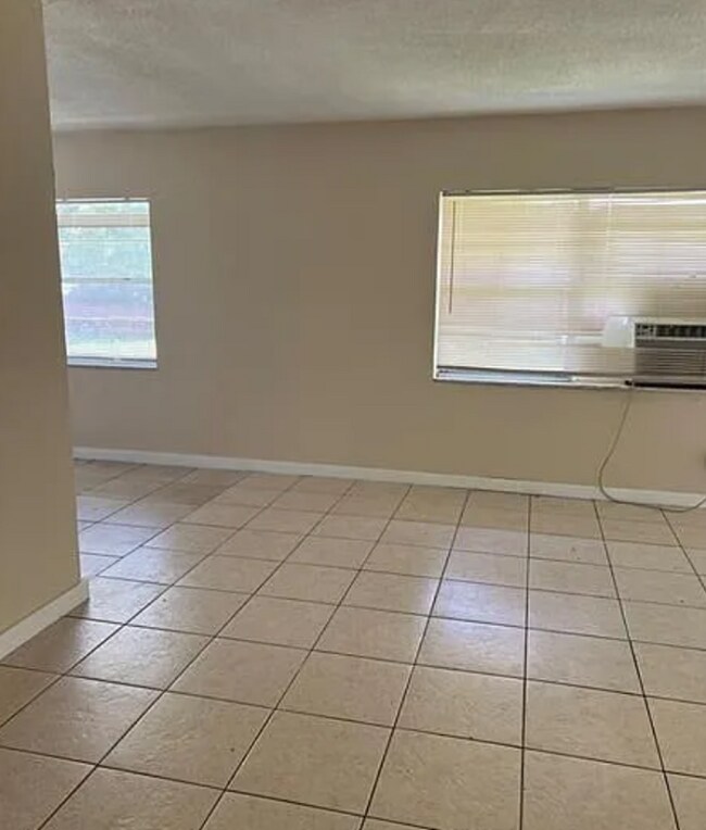 Foto del edificio - 513 SW 2nd Ct