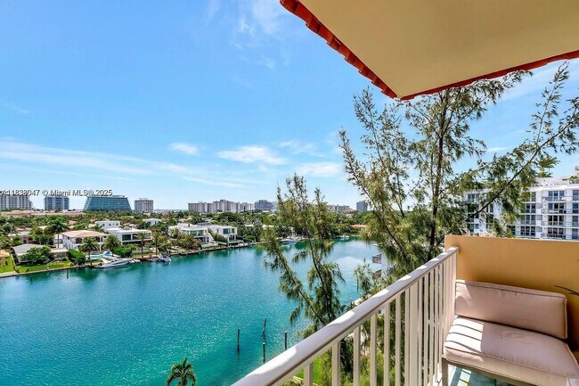 Foto del edificio - 9341 E Bay Harbor Dr