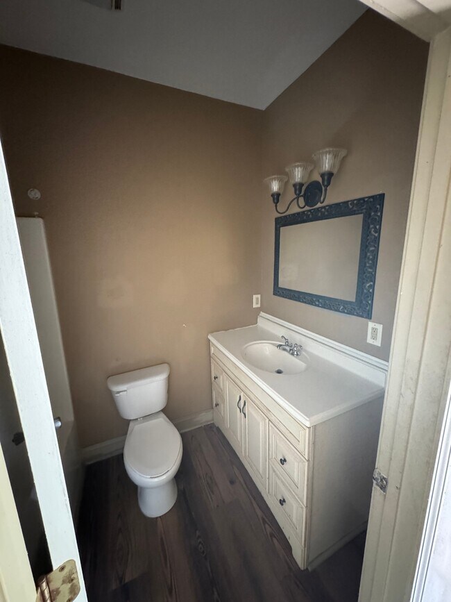 Building Photo - 286 Vestry Rd